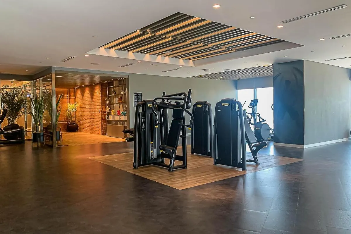 Frank Porter - Paramount Dubai Apartment