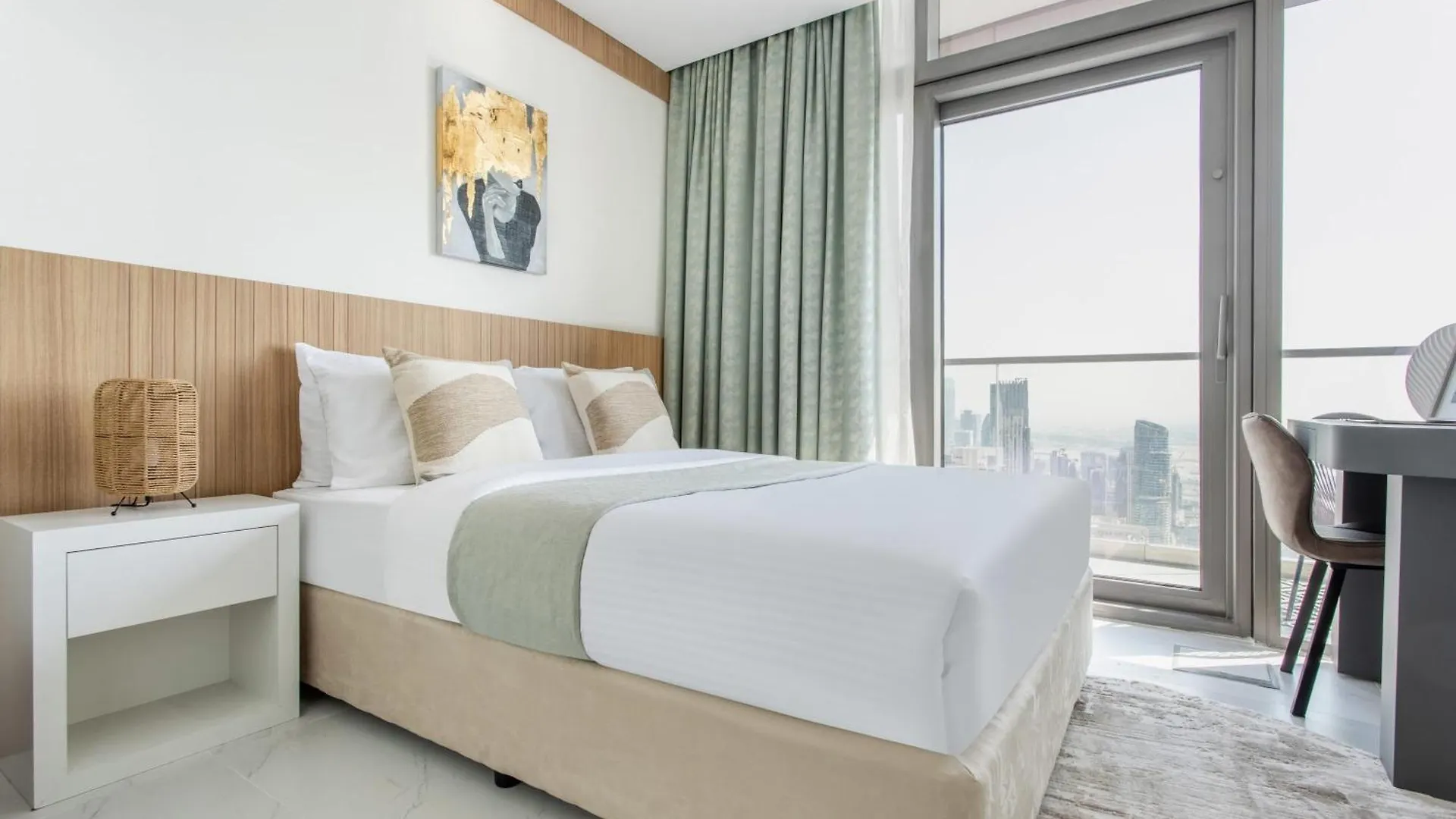 Frank Porter - Paramount Dubai Apartment