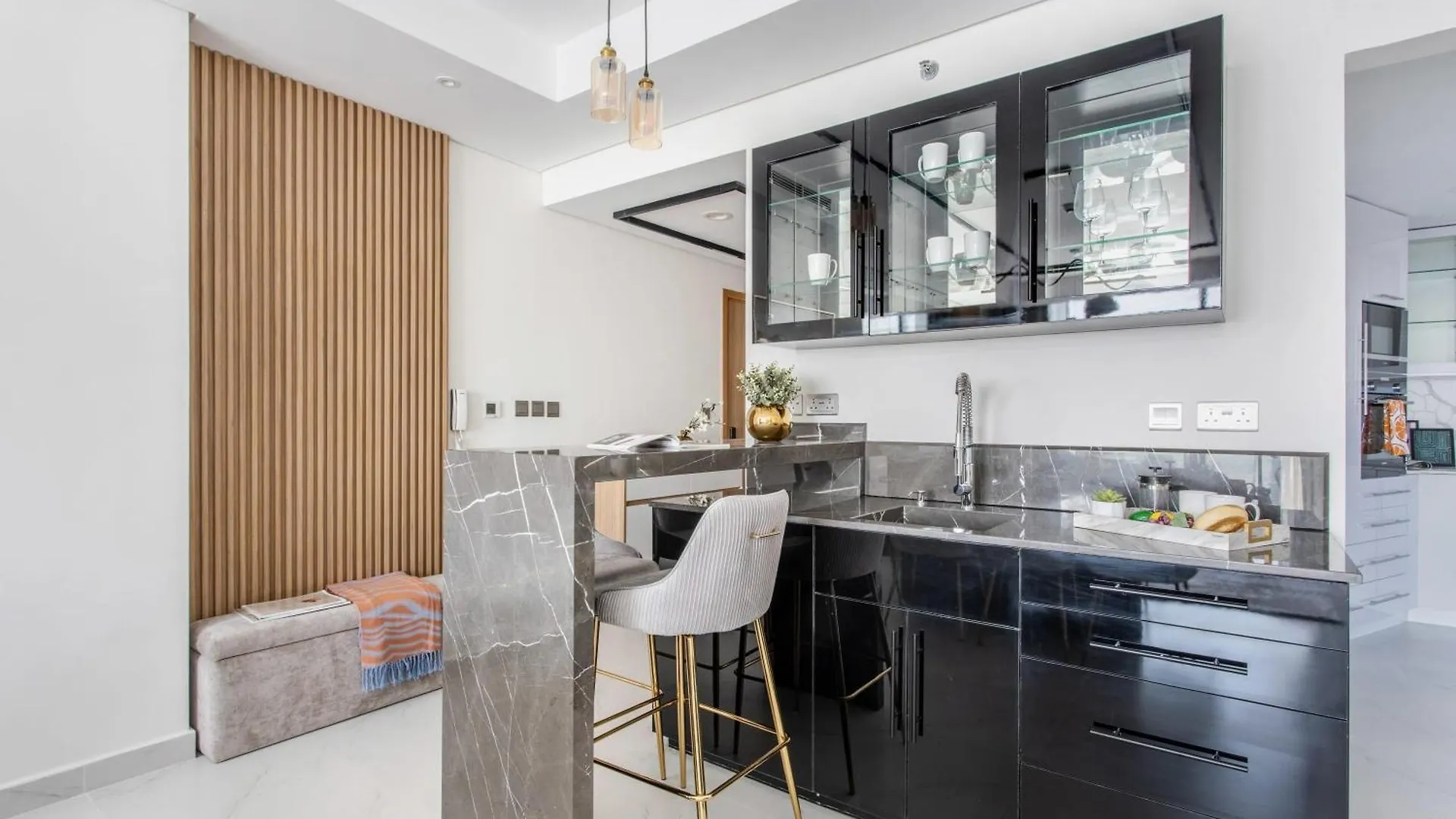 Frank Porter - Paramount Dubai Apartment